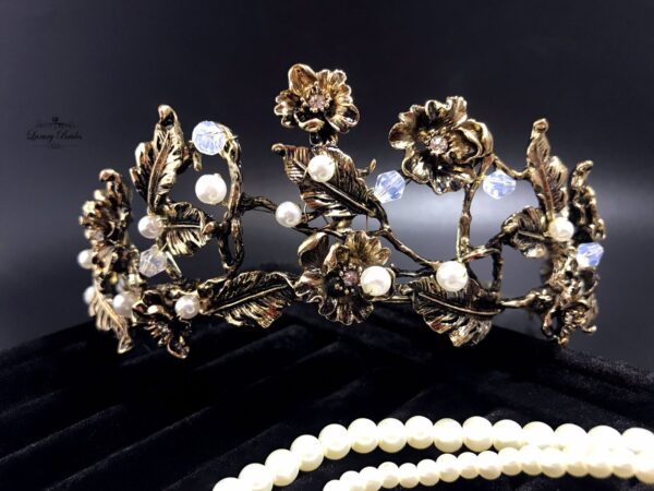 Golden Crown Victoria